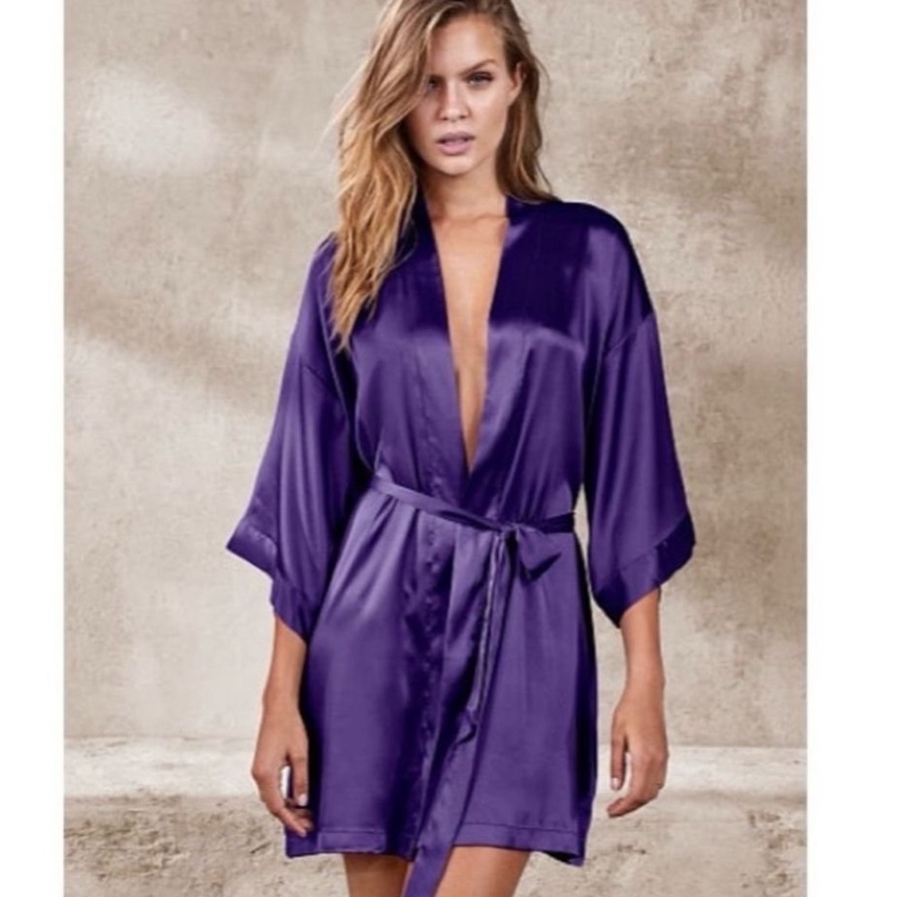 VICTORIA’S SECRET Purple Short‎ Kimono Robe with Pockets Size M/L